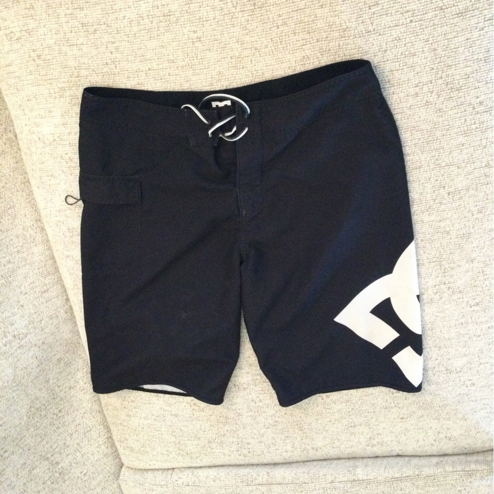 32waist DC board shorts black white
